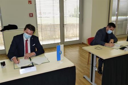 ŽUPANI 11 OBČIN PODPISALI KONZORCIJSKO POGODBO ZA IZVEDBO OPERACIJE »SMART Life« 08